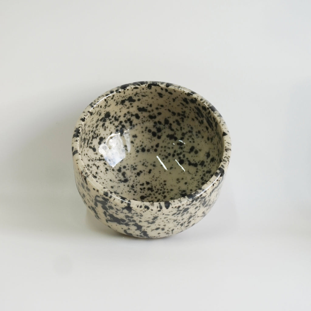 KAFFEEBECHER - ROUNDED CUP - SPECKLED BLACK