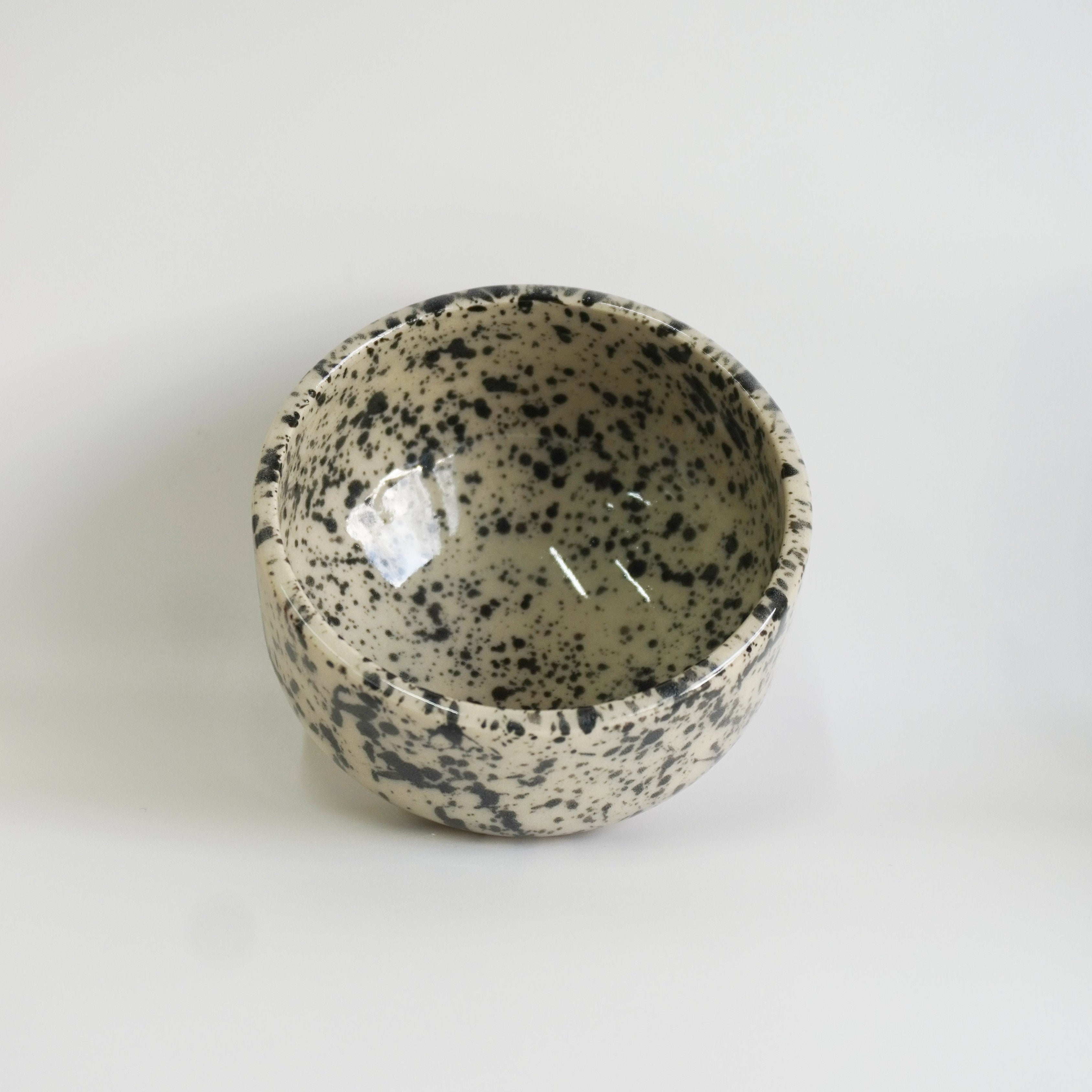 KAFFEEBECHER - ROUNDED CUP - SPECKLED BLACK