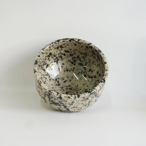 KAFFEEBECHER - ROUNDED CUP - SPECKLED BLACK