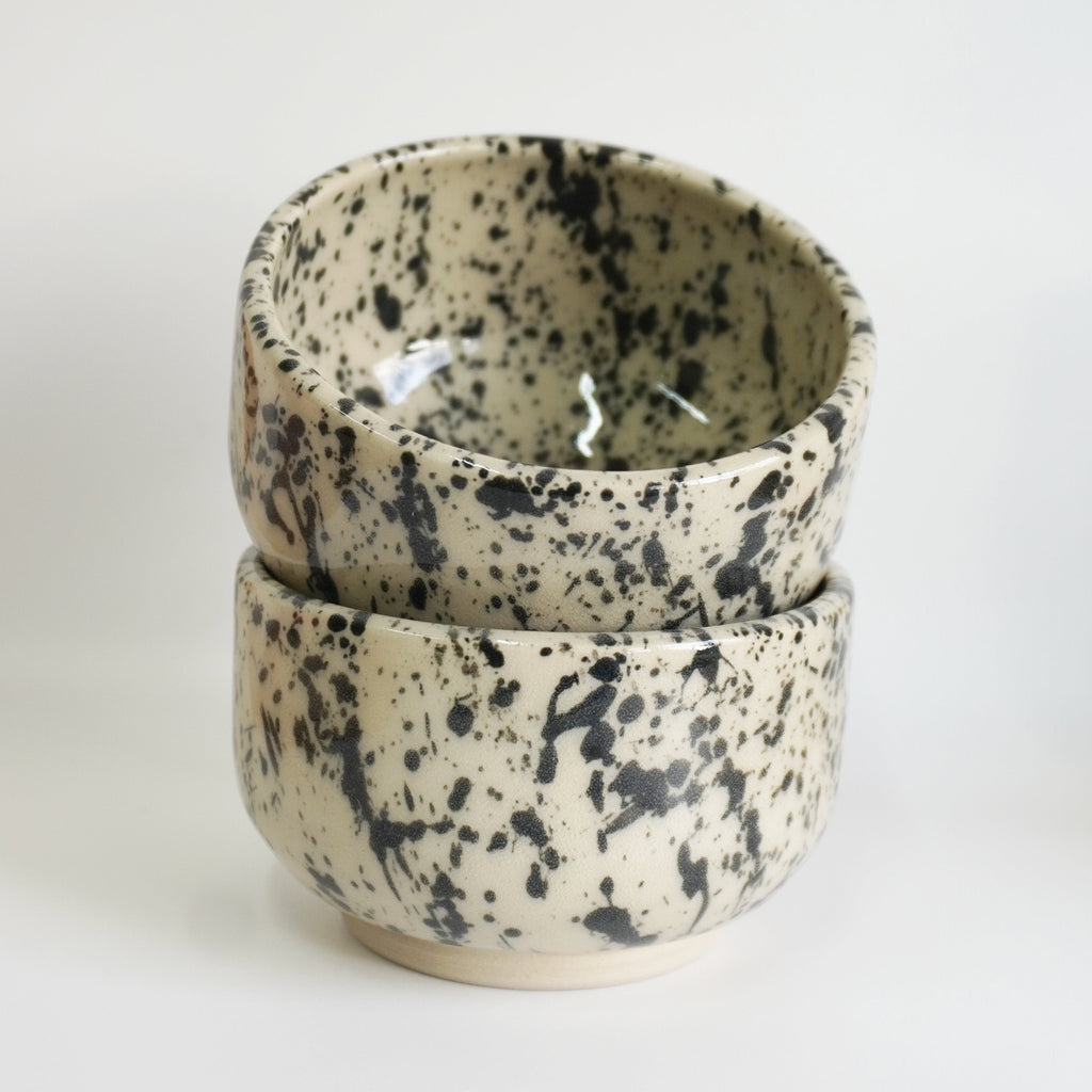 KAFFEEBECHER - ROUNDED CUP - SPECKLED BLACK