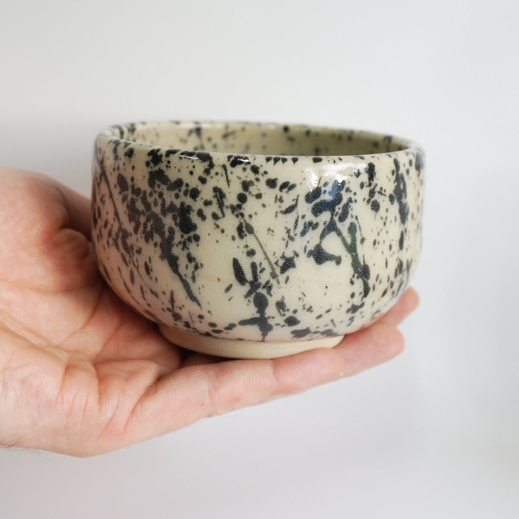 KAFFEEBECHER - ROUNDED CUP - SPECKLED BLACK