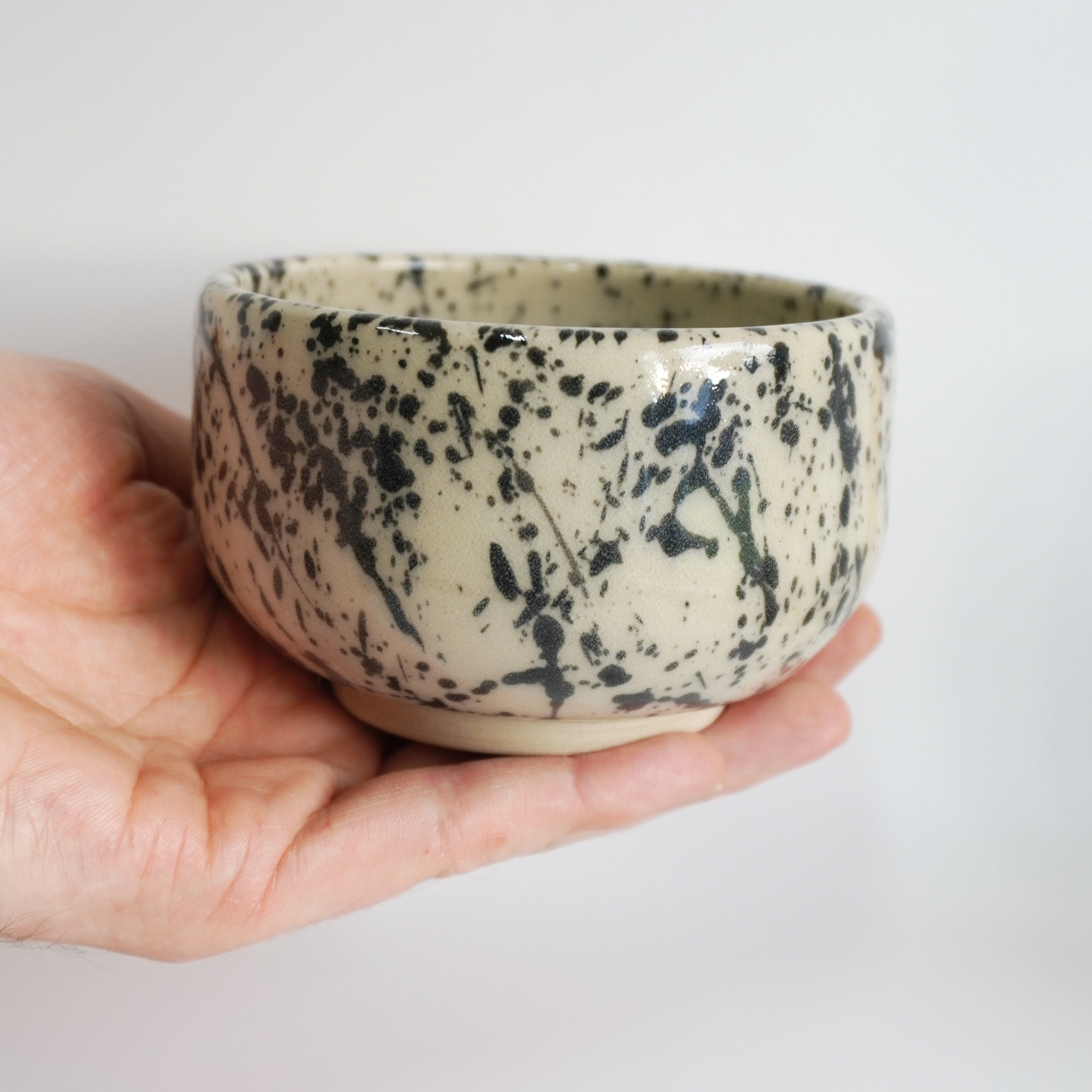 KAFFEEBECHER - ROUNDED CUP - SPECKLED BLACK